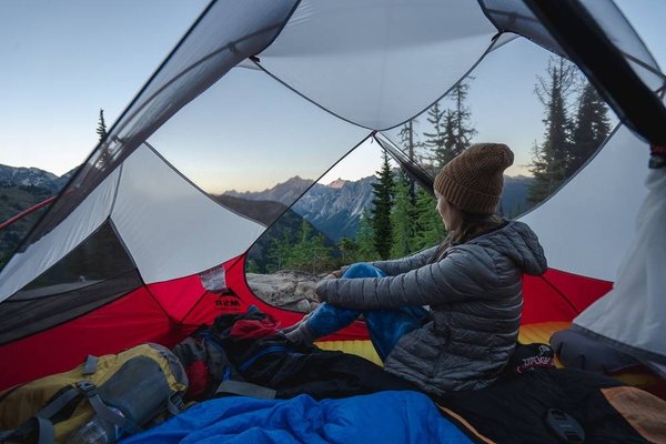 Comment préparer un voyage de camping en solitaire?